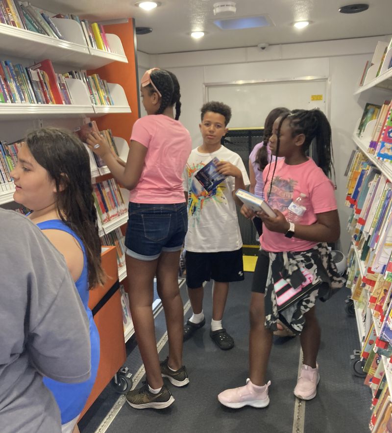 Students visiting the Louisville Bookmobile